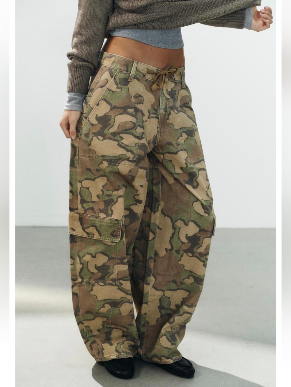 ZARA PRINTED OVERSIZE CARGO PANTS - Picture 7 of 9